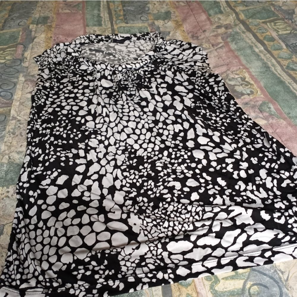 Anne Klein Womens Size M Black & White Polka Dot Blouse Sleeveless